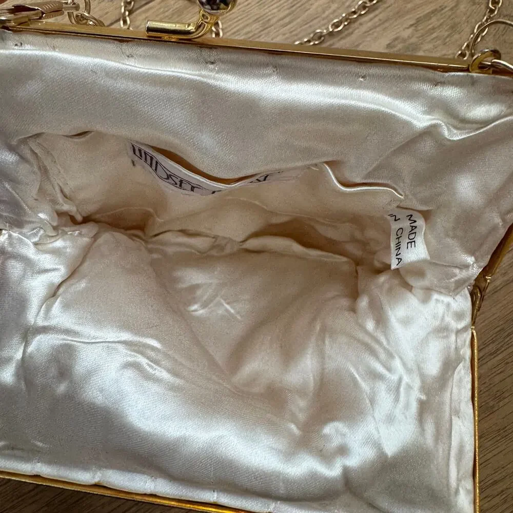 Vintage Lindsey Blake White Beaded Shell Kiss Lock Small Purse Evening Bag